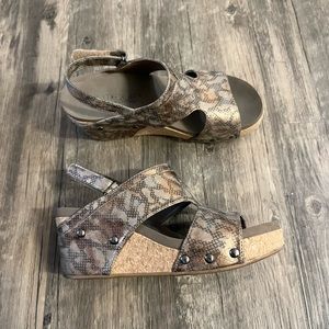 Corkys Iridescent Wedges